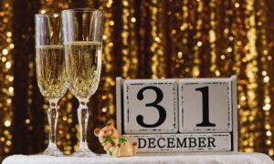 Dec. 31 calendar next to two glasses of champagne